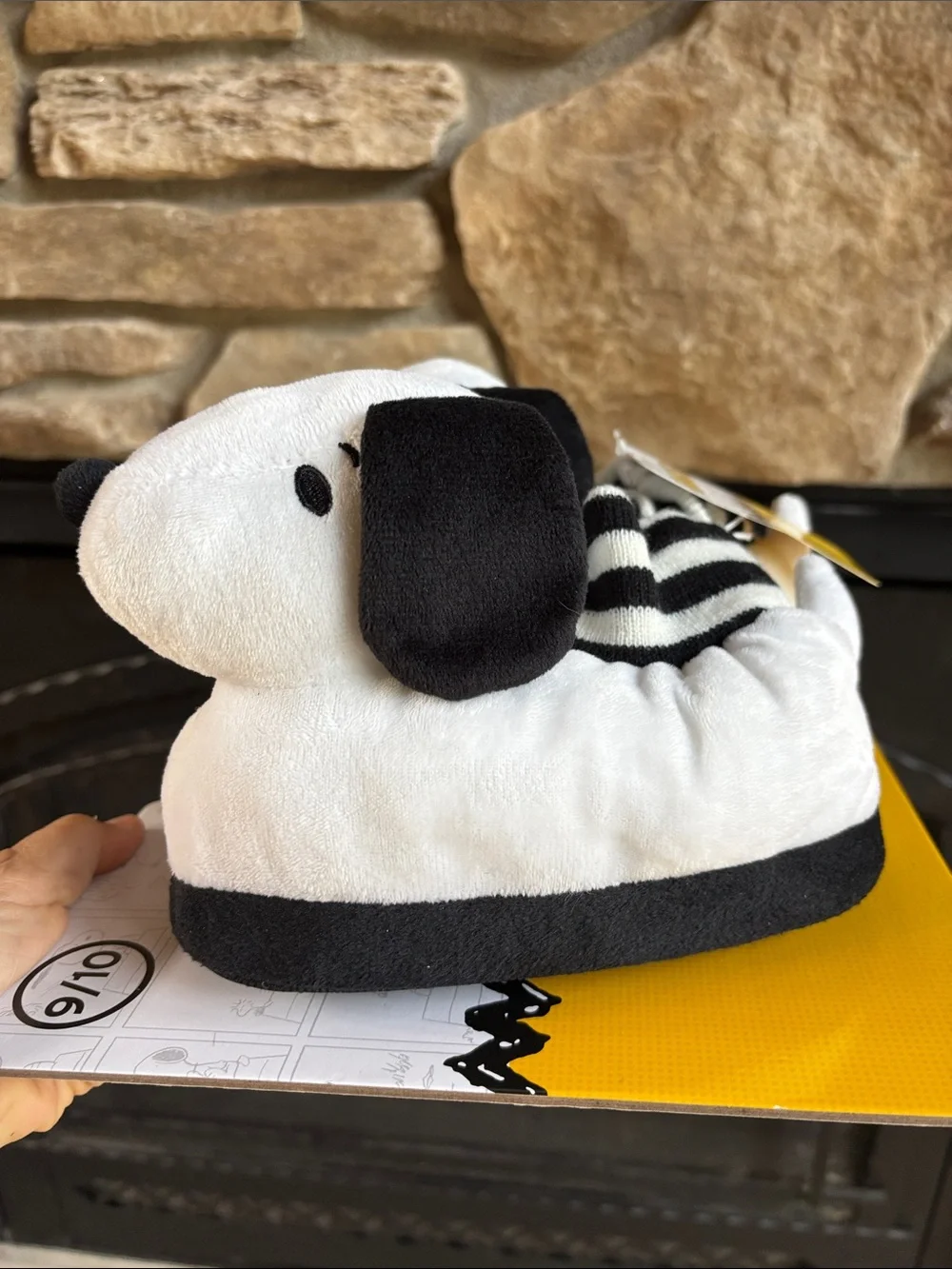 NWT Snoopy Peanuts Plush Slippers Child 9/10 Super Comfy
